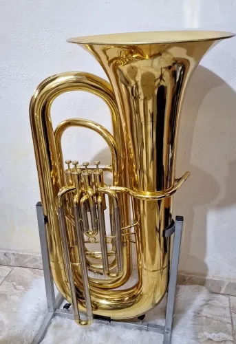 Tuba Yamaha YBB-321 4/4 de 4 pistos em Sib, de bomba longa.<br>