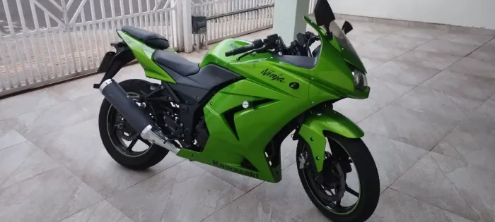 Kawasaki Ninja 250 - 2012 - Apenas 43mil km - ÓTIMO estado