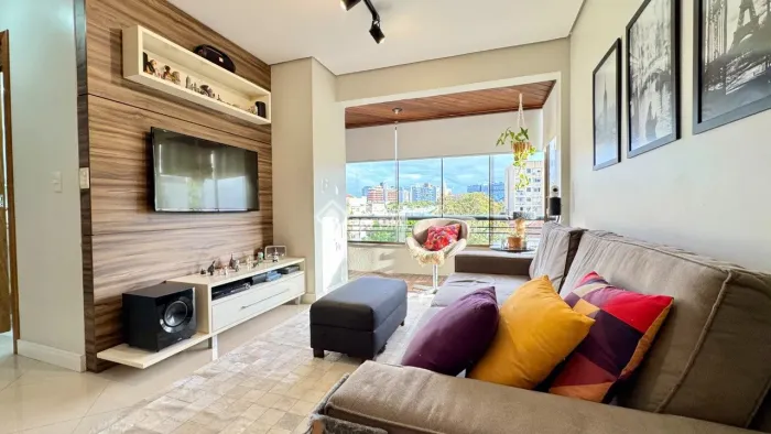 Apartamento de 2 quartos com sacada e 1 vaga à venda na Cidade Baixa