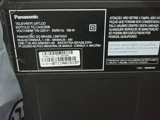 TV LCD 42" Nao é Smart, liga porém tem faixa na tela precisa de manutenção, tem controle.