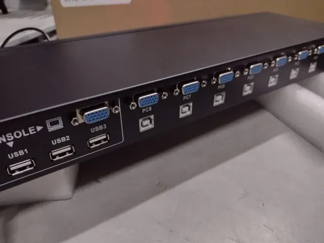 Chaveador Switch KVM 8 portas VGA - EL8CHKVM