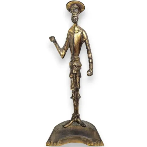 Escultura em metal dourado representando Dom Quixote de La Mancha *Descrição
