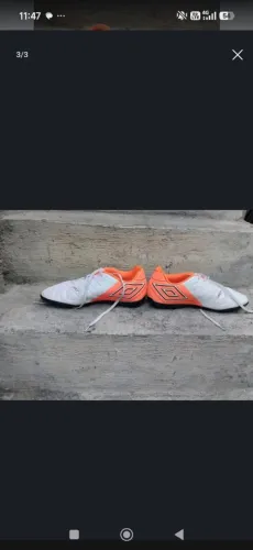 Chuteira society umbro. Número 42