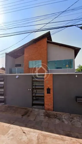 CASA COM PISCINA