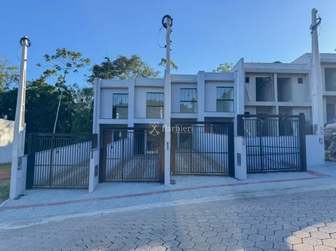 Sobrado com 2 suites à venda por R$ 400.000,00 no bairro Badenfurt em Blumenau - SC