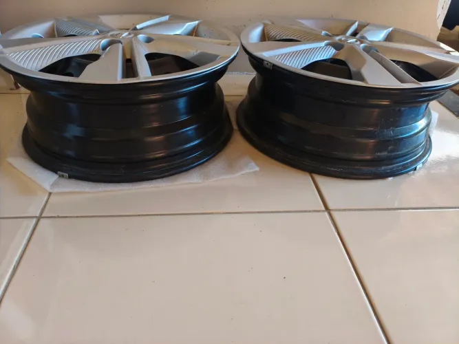 Jogo de 04 Rodas Nissan Kics com calota originais, aro 16