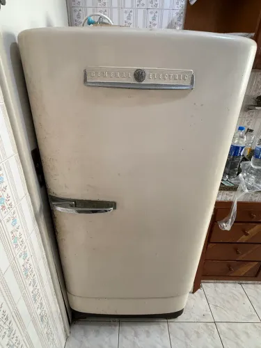 Geladeira Retrô Vi tape GE década de 1950