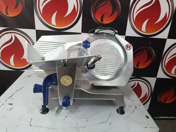 Cortador de frios industrial manual 220 volts marca Gural modelo GLP 330