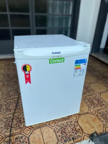 Frigobar cônsul 80 litros novíssimo