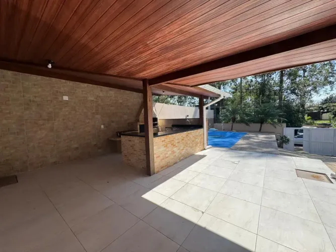 *OPORTUNIDADE NO NORTE DA ILHA  CASA COMPLETA COM PISCINA!*