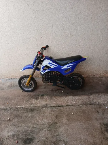 Vendo mine moto ótimo para crianças. 