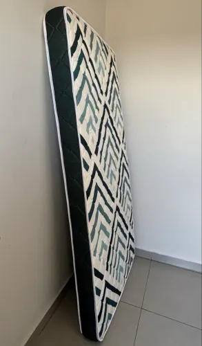 Colchão Ortobom Solteiro, em excelente estado!