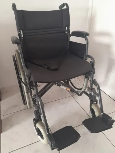Cadeira de Rodas - Marca Dellamed - até 120kg