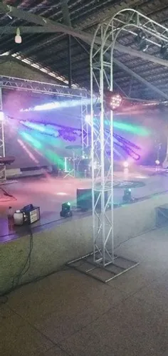 Aluguel som palco e iluminação.