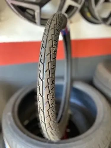 Pneu dianteiro 60/100/17 Honda Biz (uso com câmara de ar) Marca vipal 