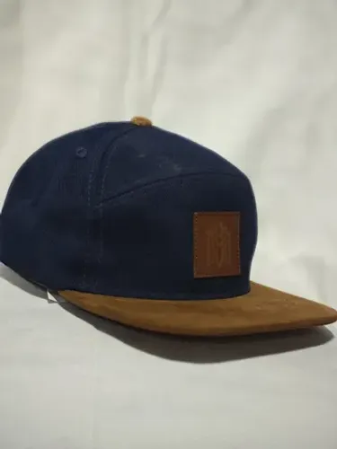 Boné azul marinho MMMV