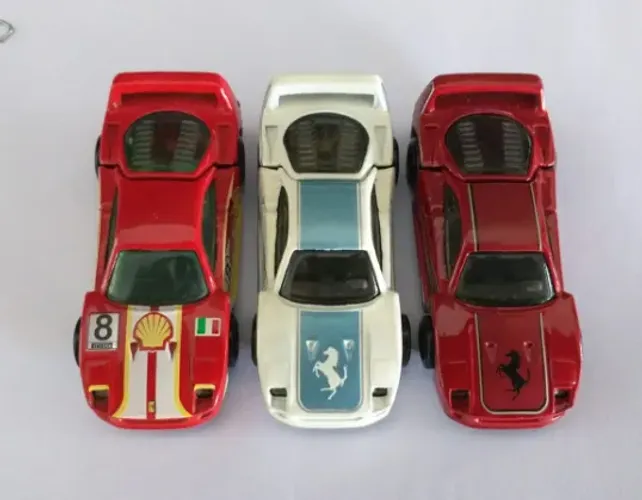 Miniaturas de Ferrari Racer - trio - leia - 17jcd