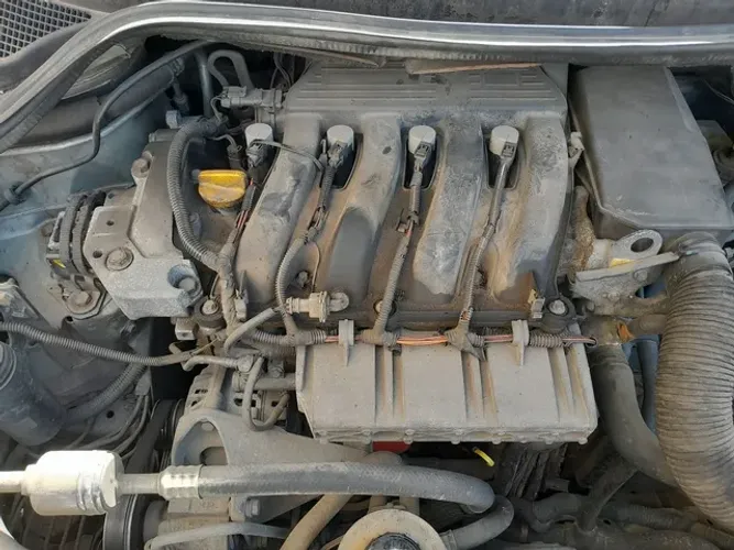 Motor parcial Renault scenic 2.0 2004