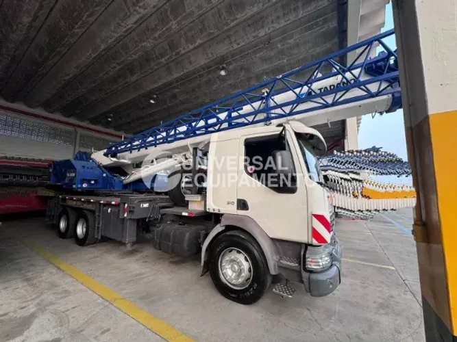 Caminhão VM310 ano 2010 Com guindaste tadano TS300.
