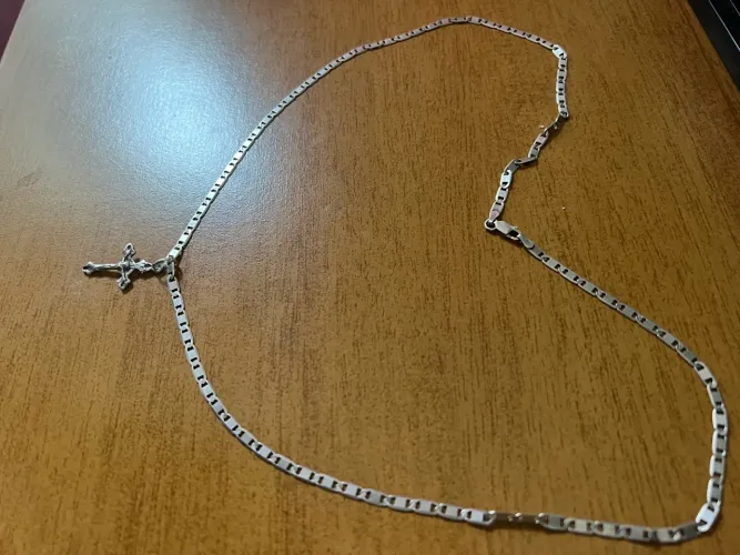 Corrente de prata piastrine com pingente cruz em prata