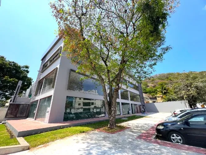 Alugo Lojão de Alto Padrão em Santa Lúcia com 250m² e 12 Vagas- R$ 50.000,00