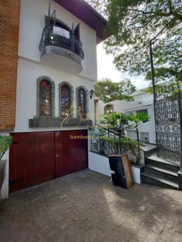 Campo grande, sobrado amplo com 3 dormtórios.