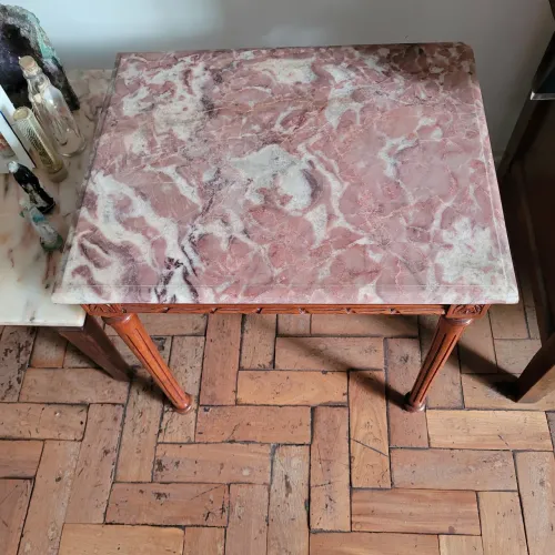 Mesa de Canto com tampo de marmore