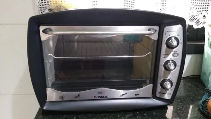 Vendo ou troco. Forno elétrico  semi-novo