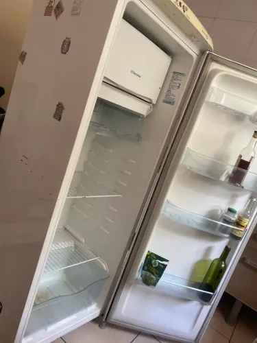 Geladeira com furo do gás no congelador 