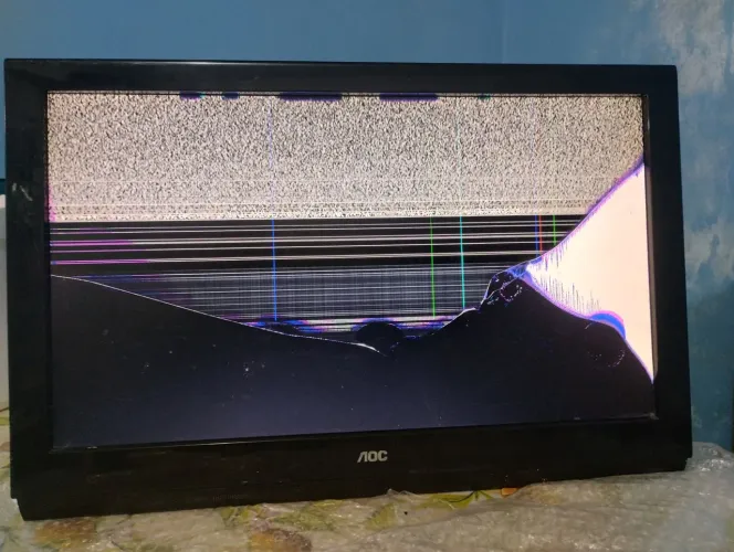TV AOC com Tela Quebrada