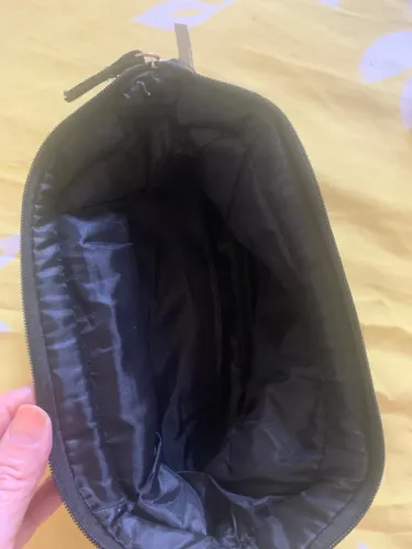 Necessaire preta com zíper