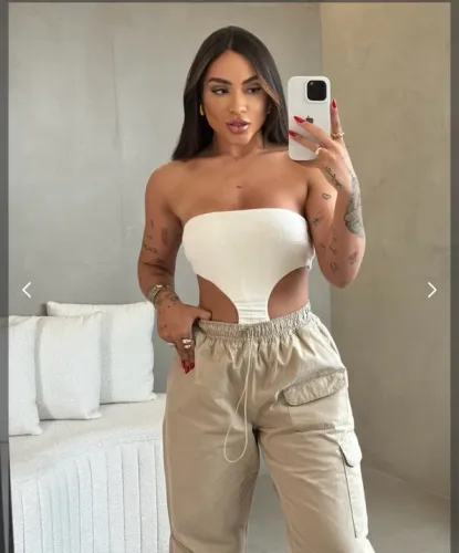 Body branco com recortes - Tamanho M