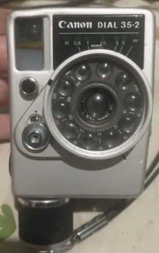 Câmera Canon Dial 35-2 modelo antigo analógico 
