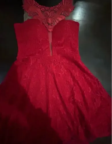 Vestido de renda vermelho