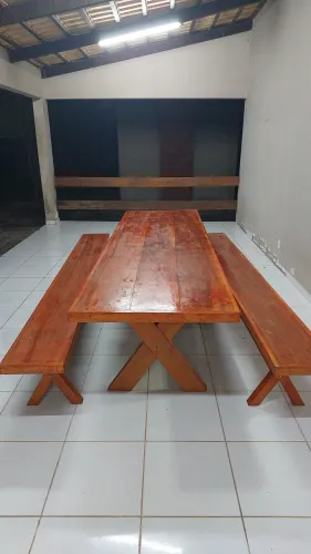 Mesa Rústica de Madeira