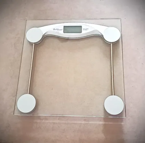 Balança digital suporta até 150 kg com divisões de 100 gramas!