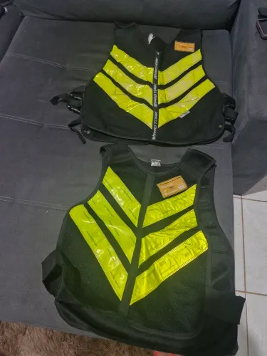 Colete de segurança refletivo e luvas