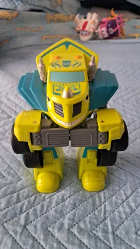 Robô/Carrinho Amarelo Transformável