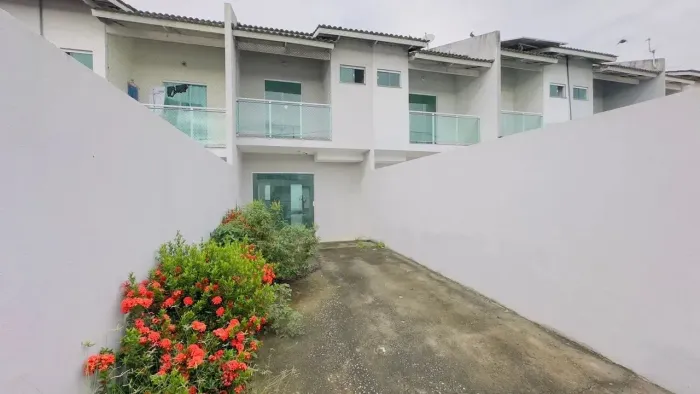 Oportunidade! Duplex Completo, Seguro e Bem Localizado Maraponga