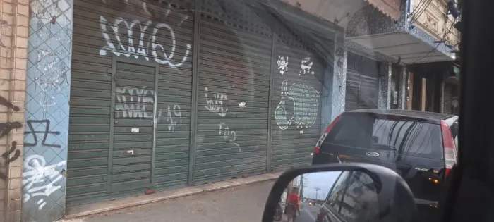 Vendo loja na rua Leopoldina Rego - Ramos