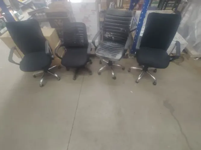 Cadeiras de escritório usadas