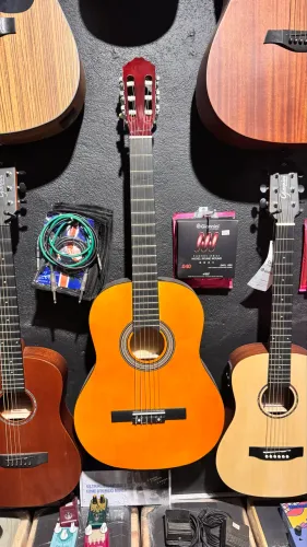 Violão nylon regulado 