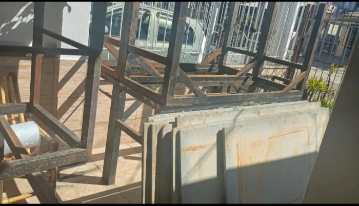 Mesa em granito cinza reforçado 2 x 0,80