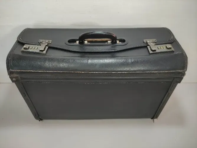 Maleta Pasta Com Segredo Antiga Rara Mala 32x48x20 K9a Preto(Usado)