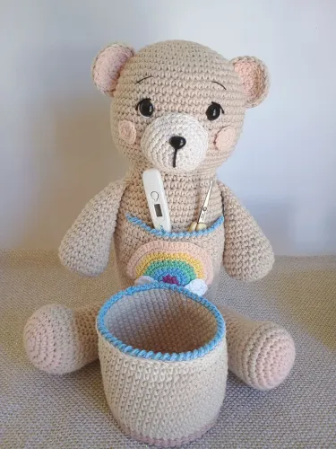 Urso com cesto em amigurumi