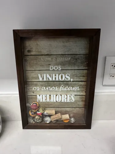 Quadro de Rolhas - Com o passar dos vinhos, os anos ficam melhores
