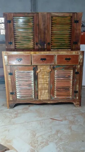 Armário Rústico de Madeira