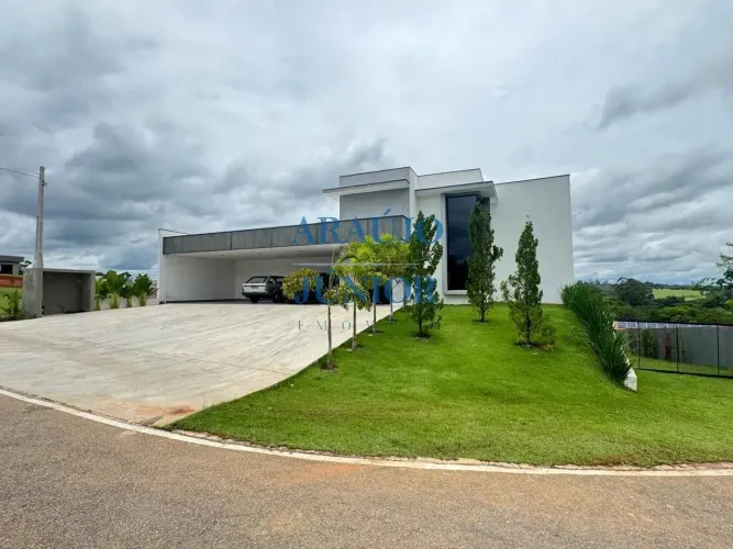 Casa de luxo em condomínio à venda em Porto Feliz-SP: 3 quartos, 2 suítes, 3 salas, 4 banh