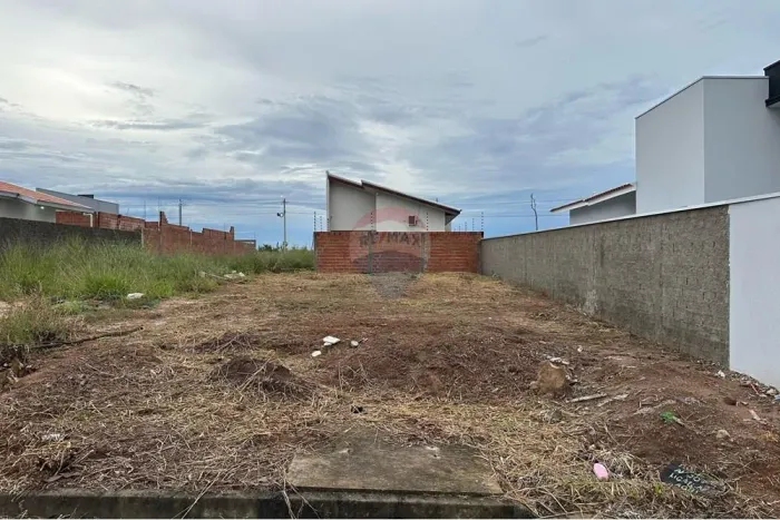 Oportunidade Imperdível! Terreno de 160m² à Venda