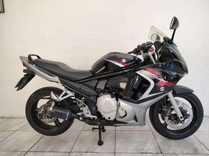 Suzuki GSX 650F impecável
